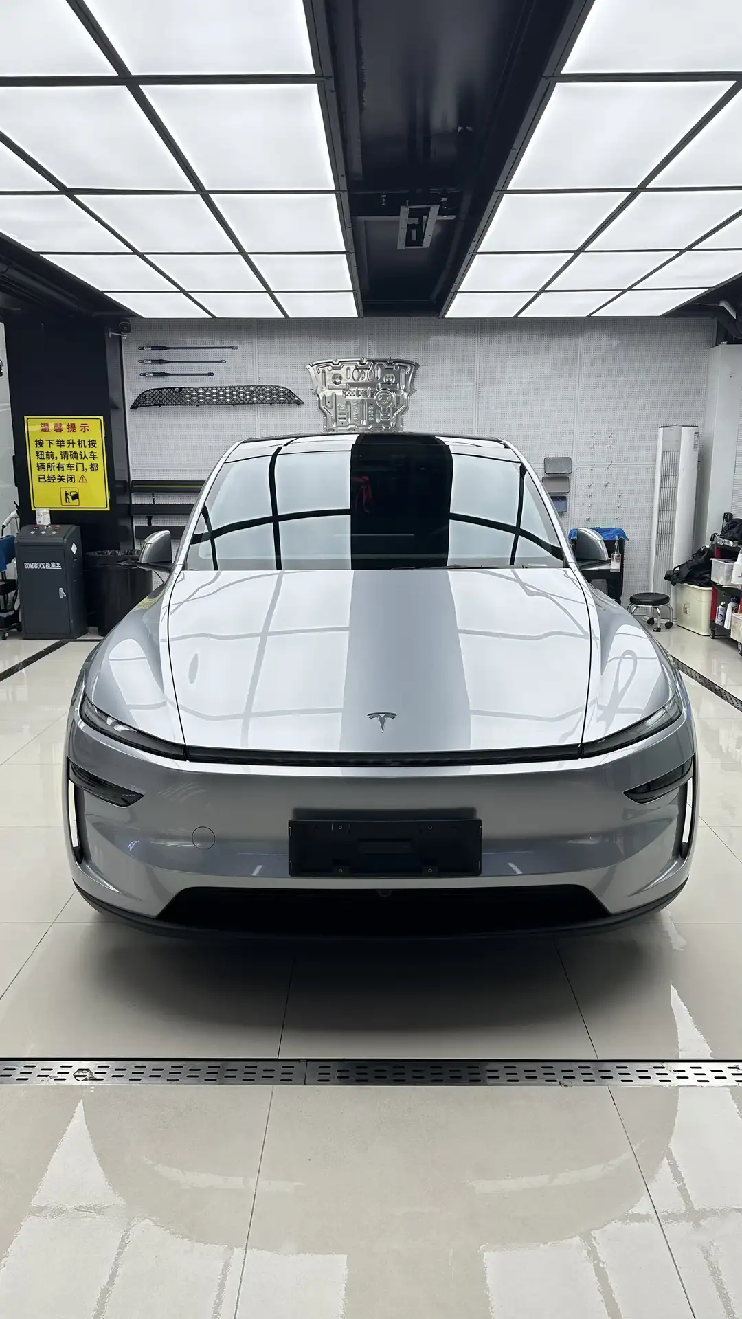 ELOV PPF-CP006 Metallic GT Silver color PPF application on car - image 1