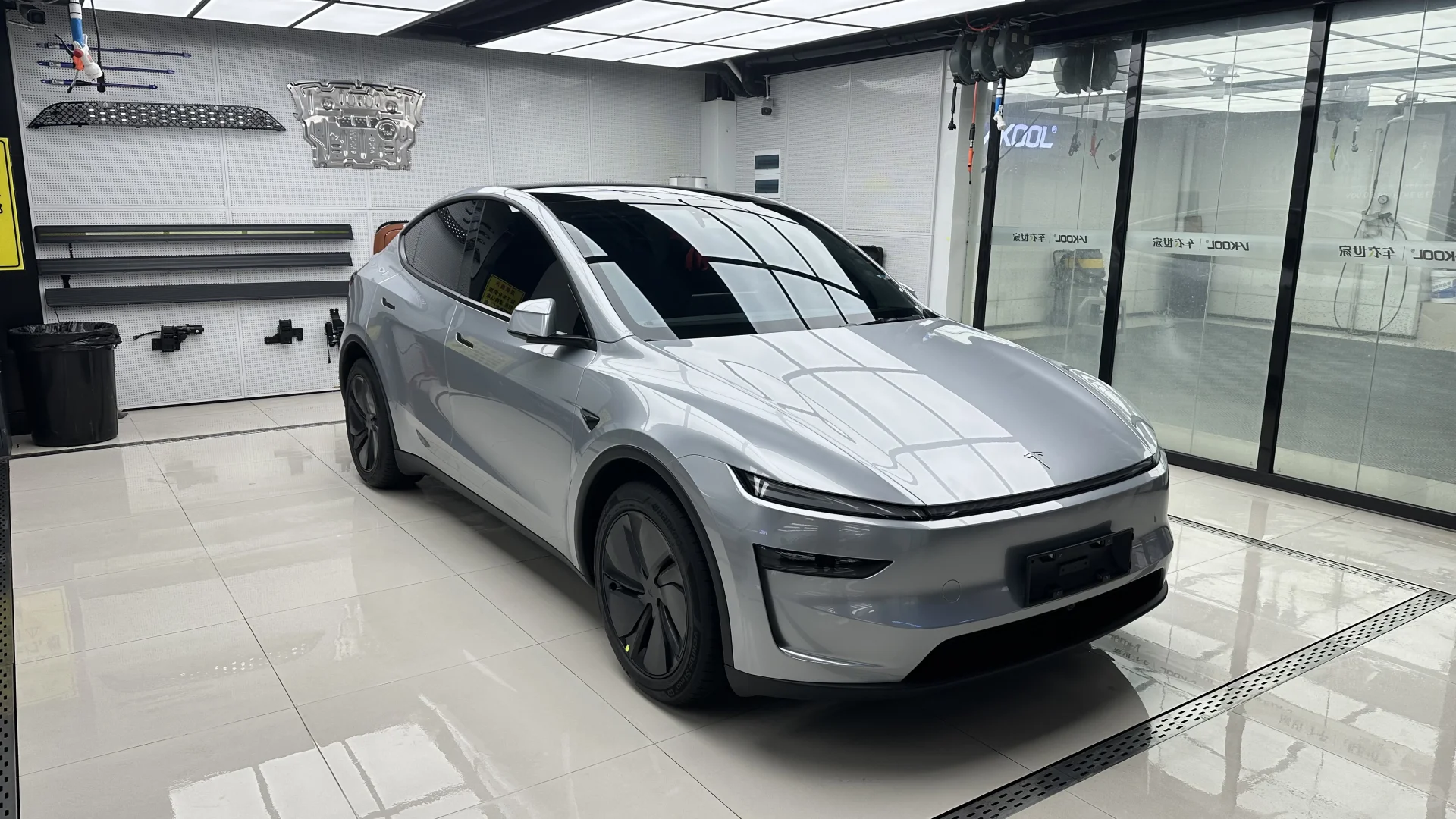 ELOV PPF-CP006 Metallic GT Silver color PPF application on car - image 3