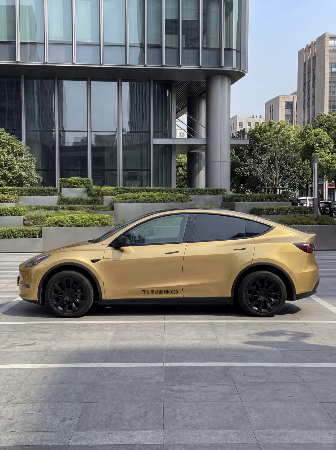 ELOV PPF-CP007 BMW Milan Gold color PPF application on car - image 3