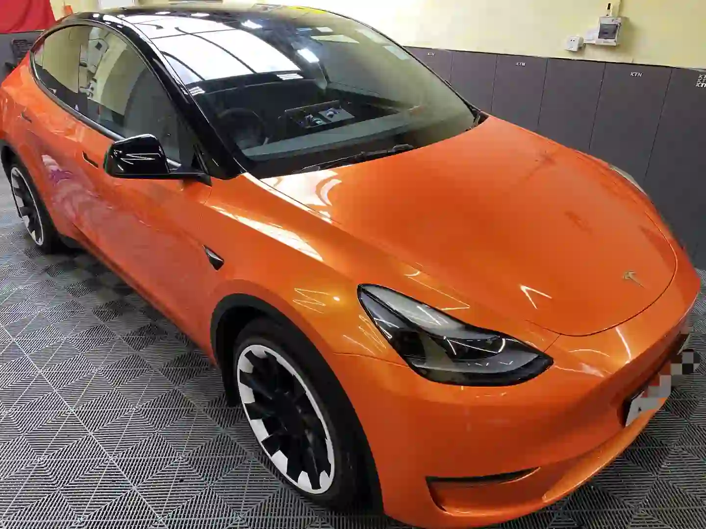 ELOV PPF-CP008 Racing Orange color PPF application on car - image 1