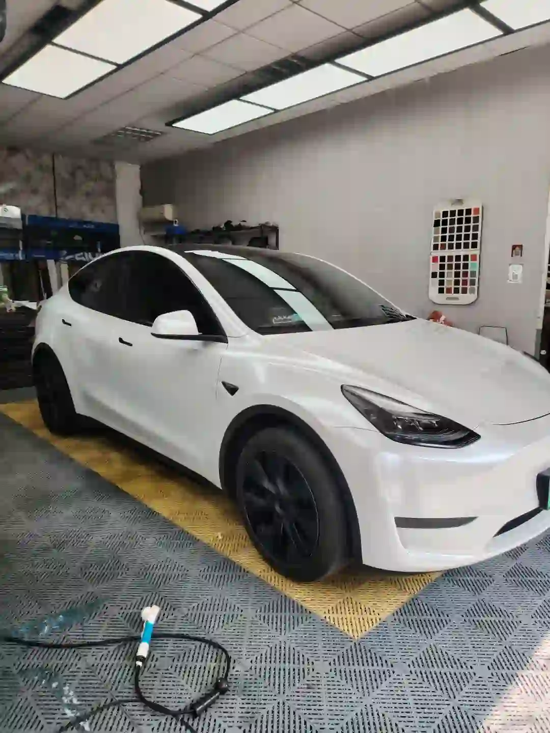 ELOV PPF-CP090 Repair Pearl White color PPF application on car - image 1
