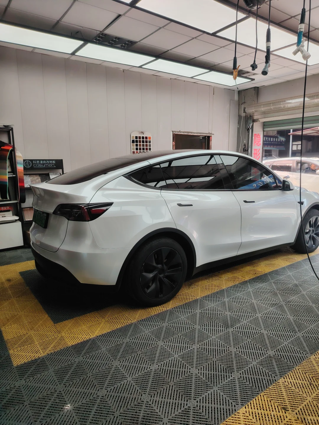 ELOV PPF-CP090 Repair Pearl White color PPF application on car - image 3