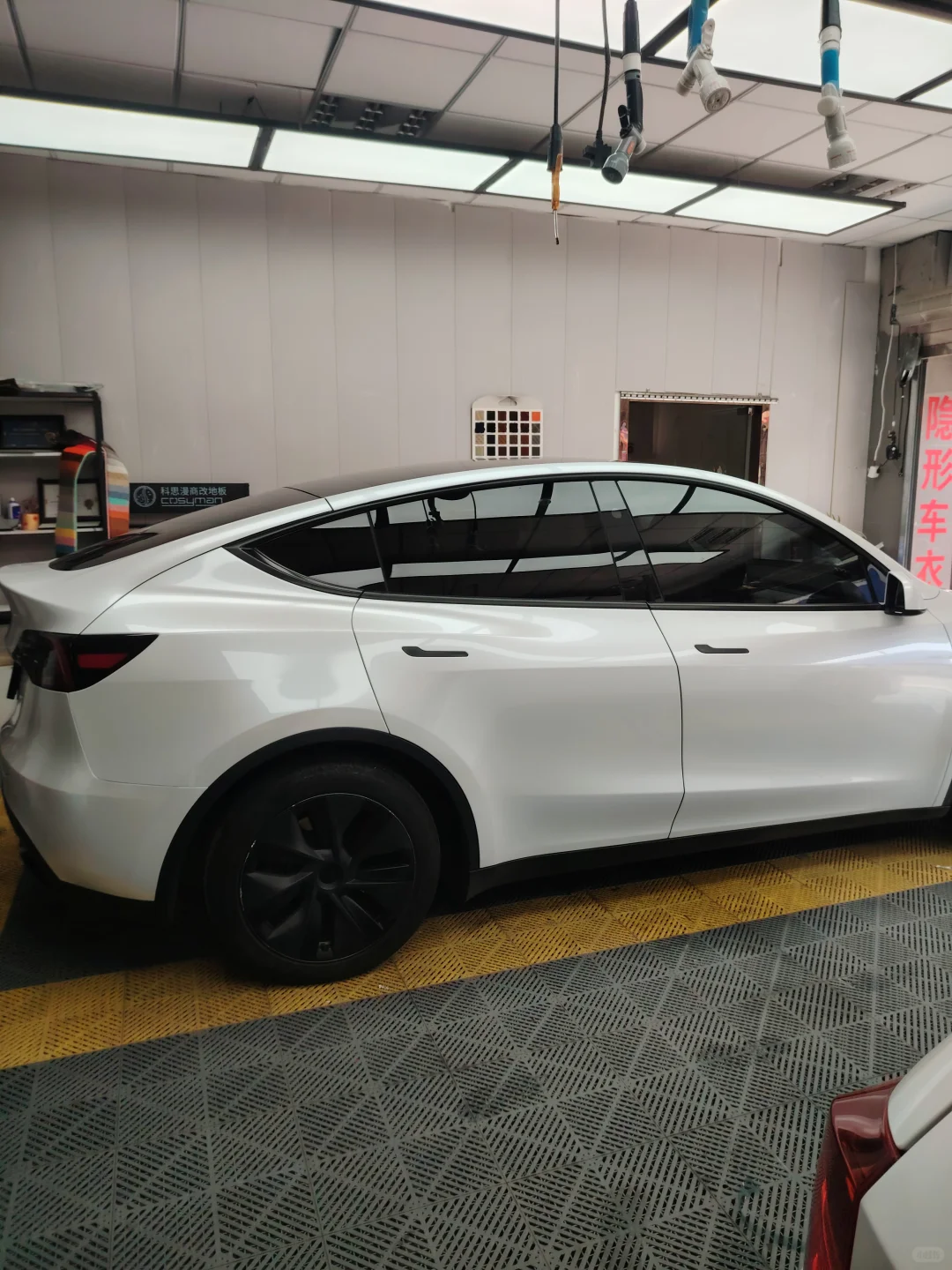 ELOV PPF-CP090 Repair Pearl White color PPF application on car - image 4