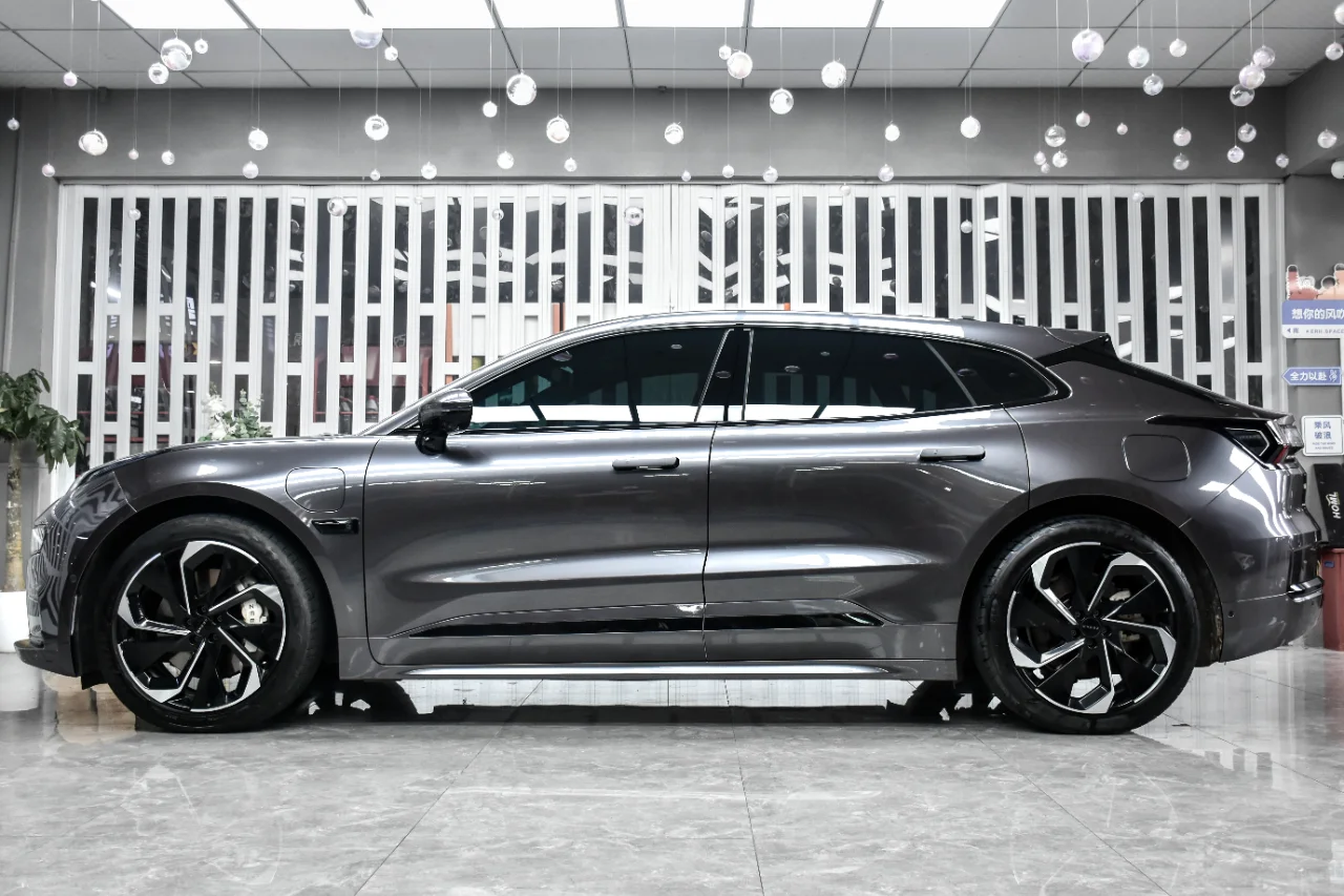 ELOV PPF-CP232 Liquid Metallic Ebony Gray color PPF application on car - image 3