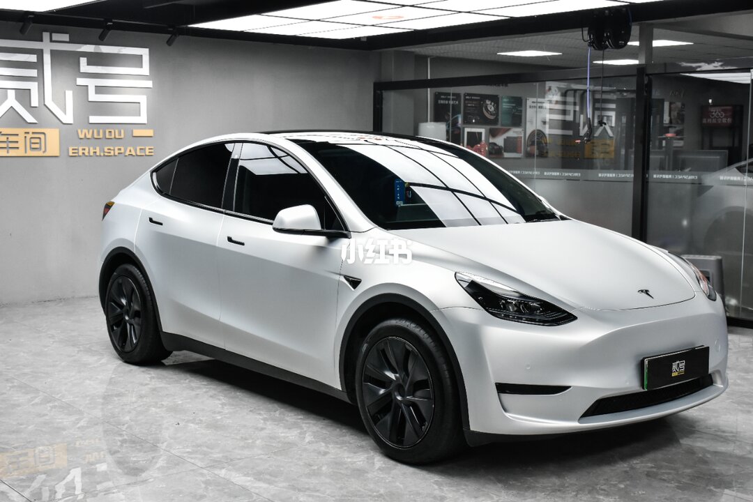 ELOV PPF-CP266 Satin Aluminum Mercury color PPF application on car - image 2